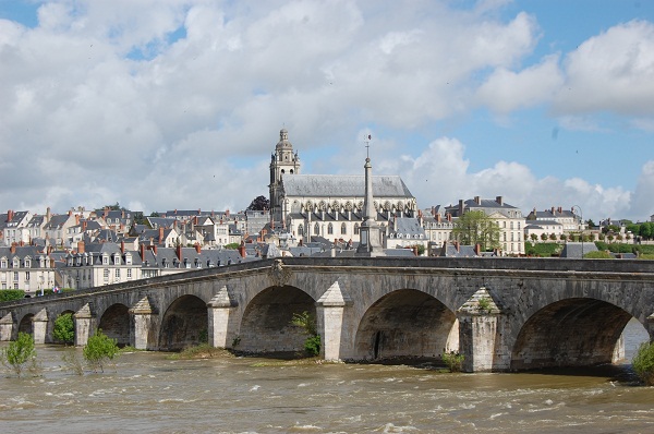 Traversée de Blois en calèche